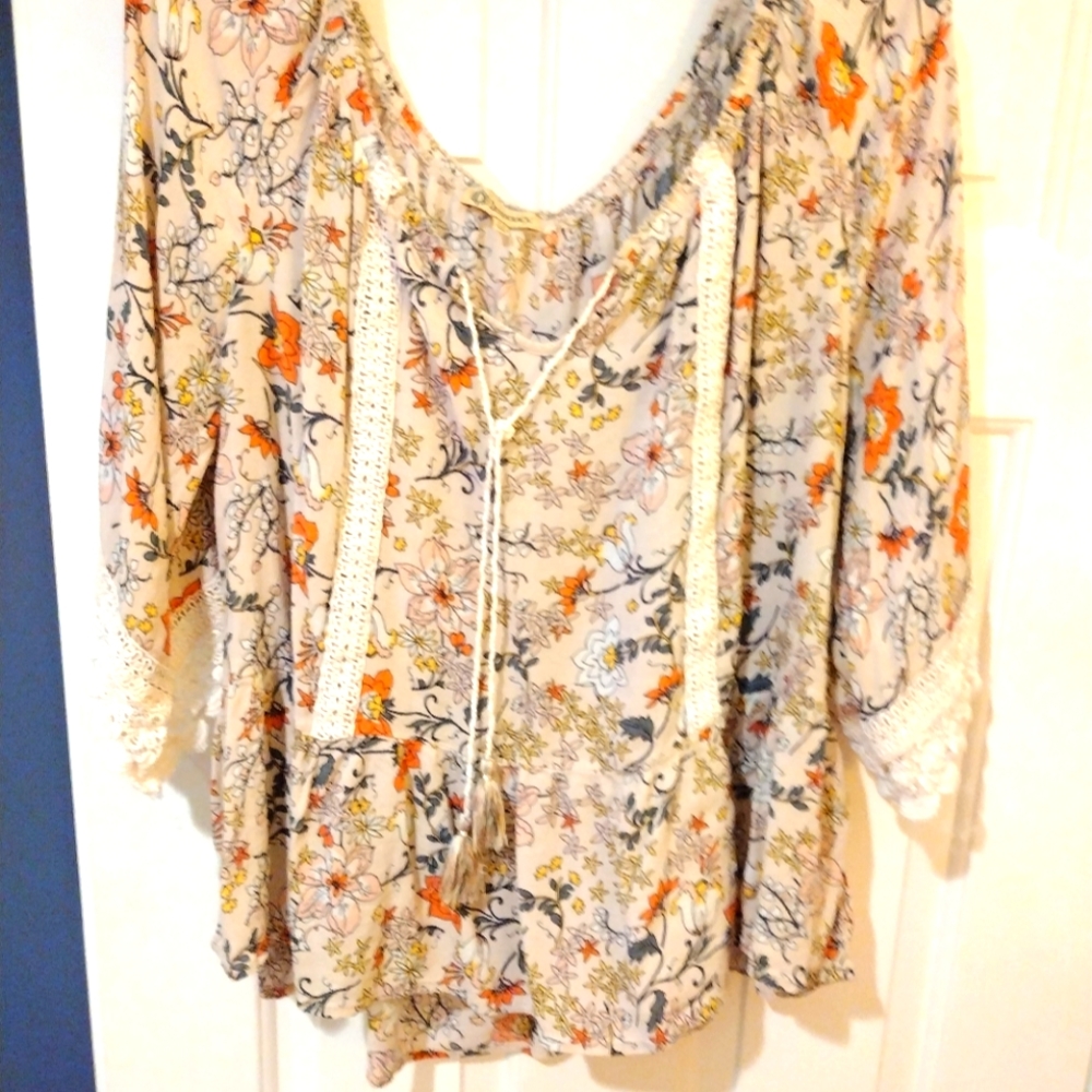 Democracy blouse w/beautiful fall colors of olive green, orange & golden yellow